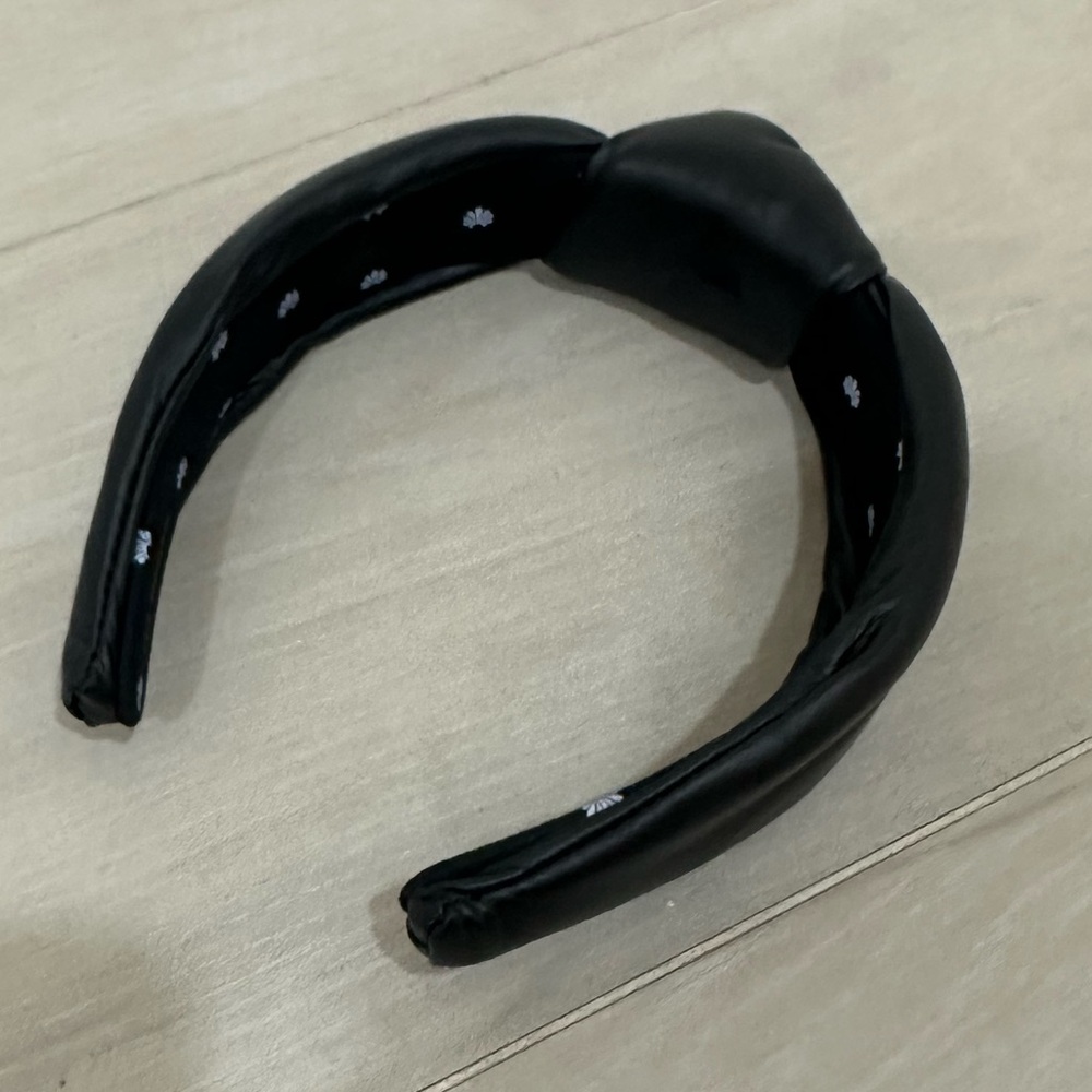 Ripped Lele Sadoughi Black Knotted Headband Priced Accordingly - Picture 2 of 6